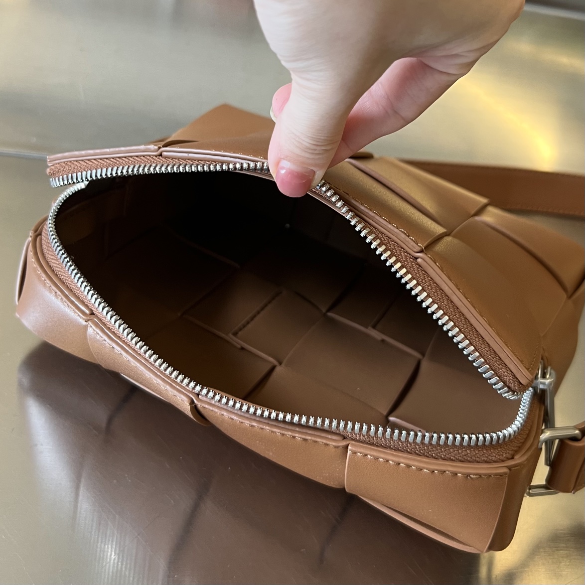 bo*te*ga Ve*ne*ta cassette camera bag