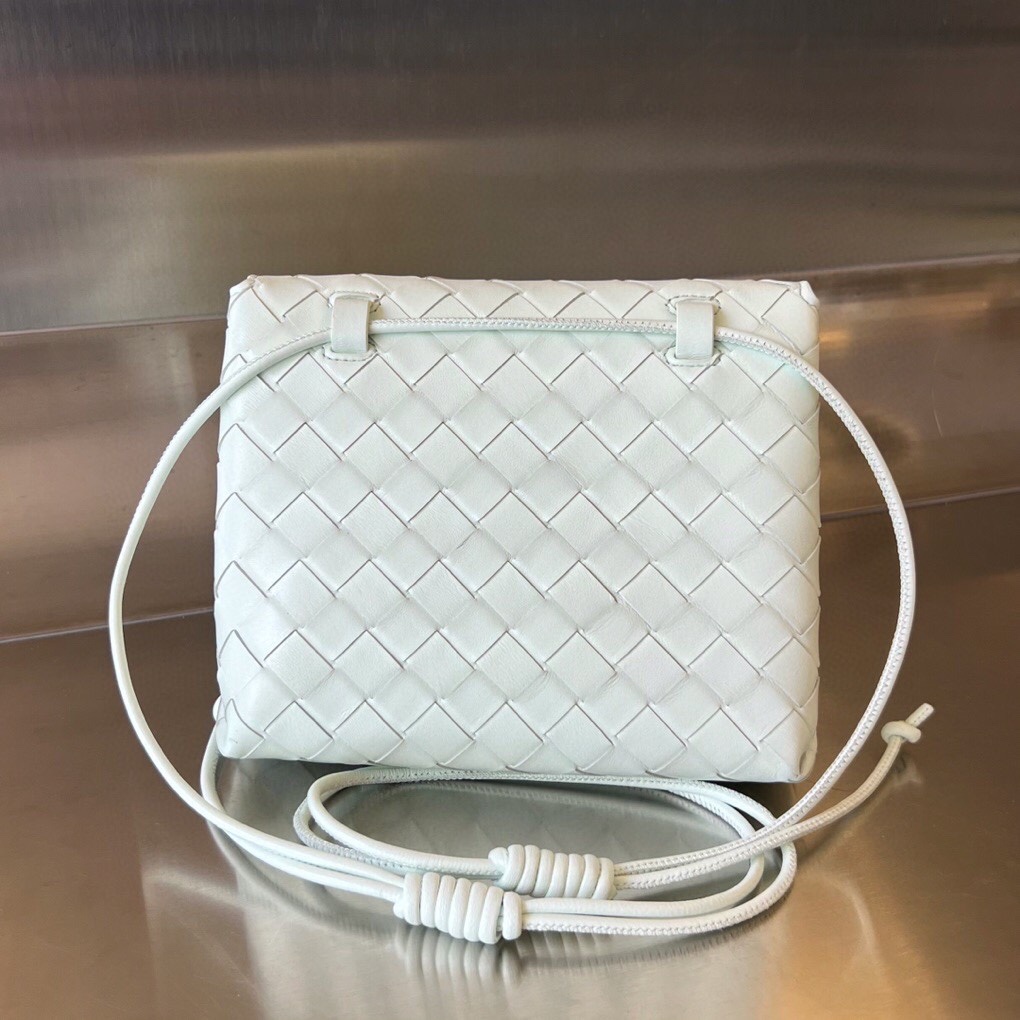 bo*te*ga Ve*ne*ta mini intrecciato cross-body bag