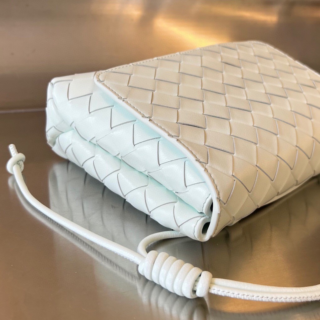 bo*te*ga Ve*ne*ta mini intrecciato cross-body bag