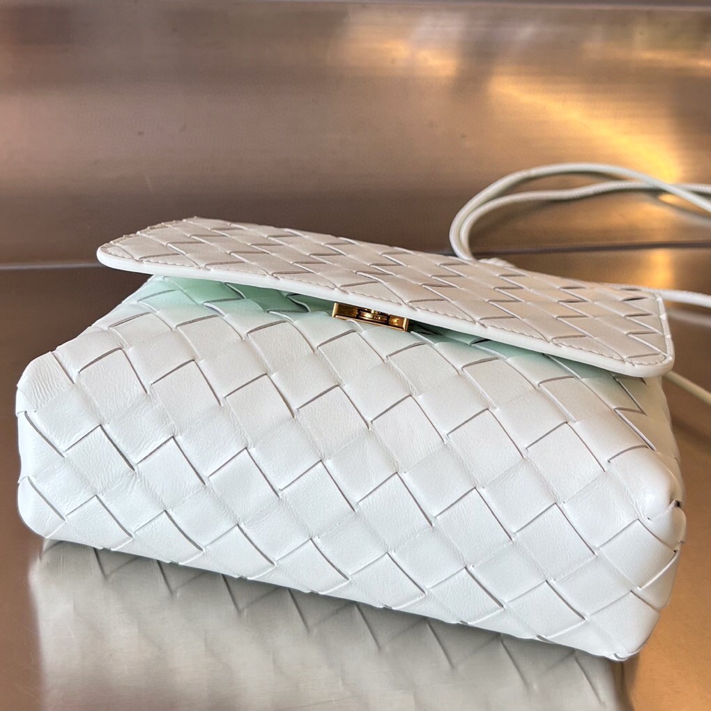 bo*te*ga Ve*ne*ta mini intrecciato cross-body bag