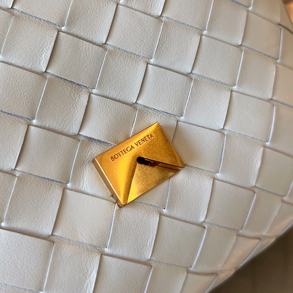 bo*te*ga Ve*ne*ta mini intrecciato cross-body bag