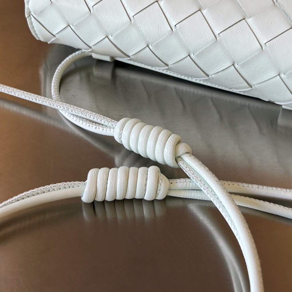 bo*te*ga Ve*ne*ta mini intrecciato cross-body bag