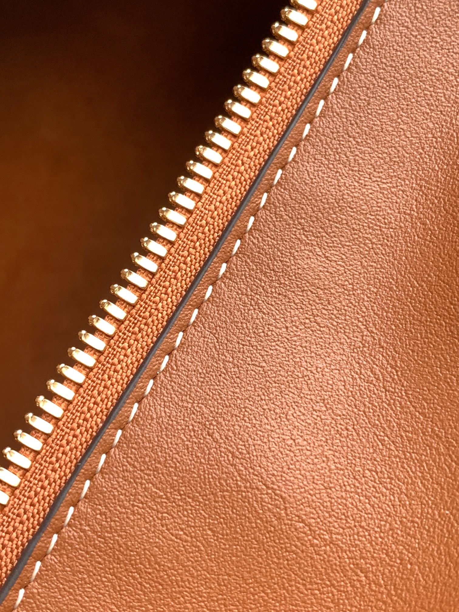 Ce**e folded cube bag in smooth calfskin