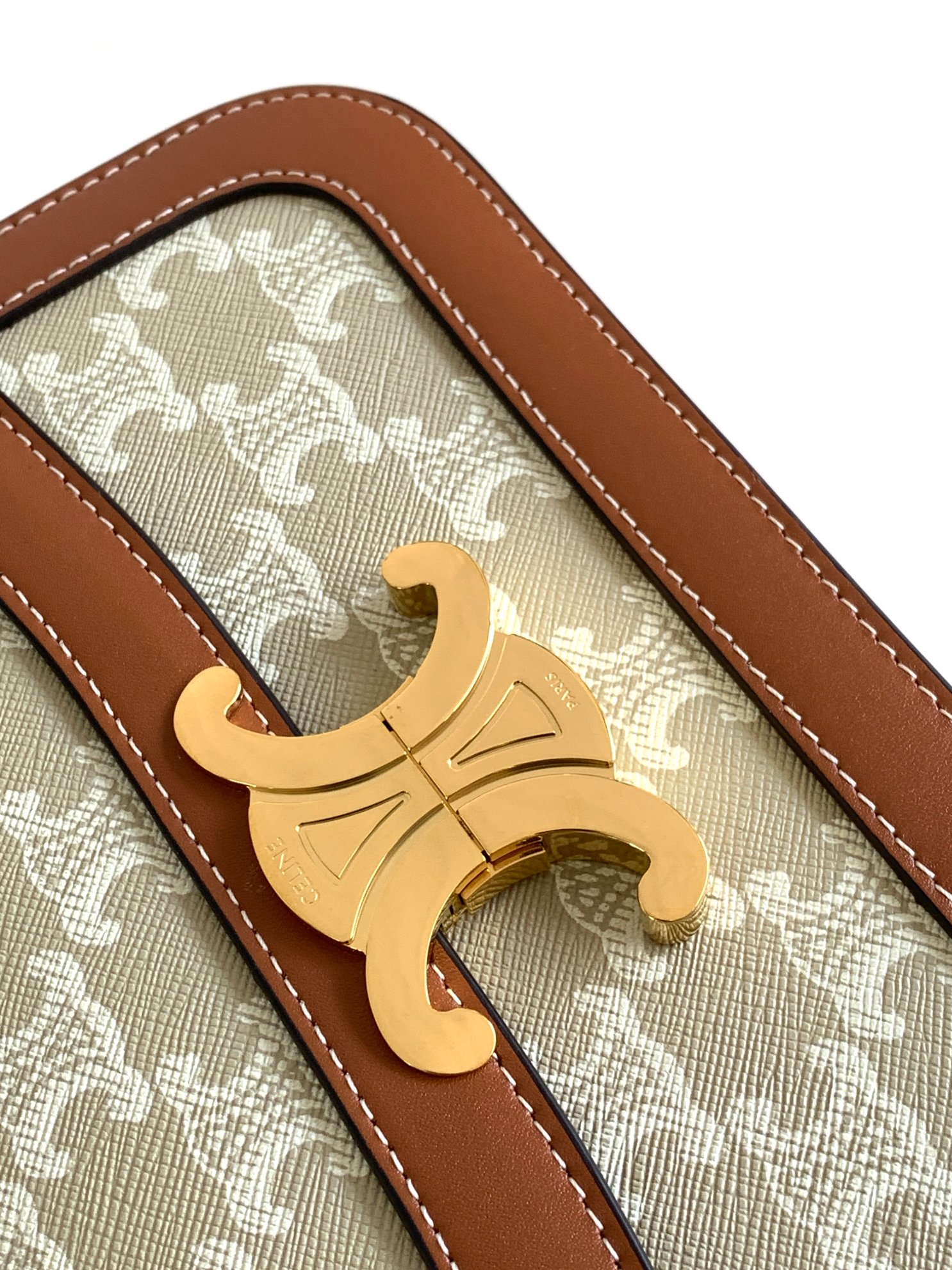 Ce**e classique triomphe bag