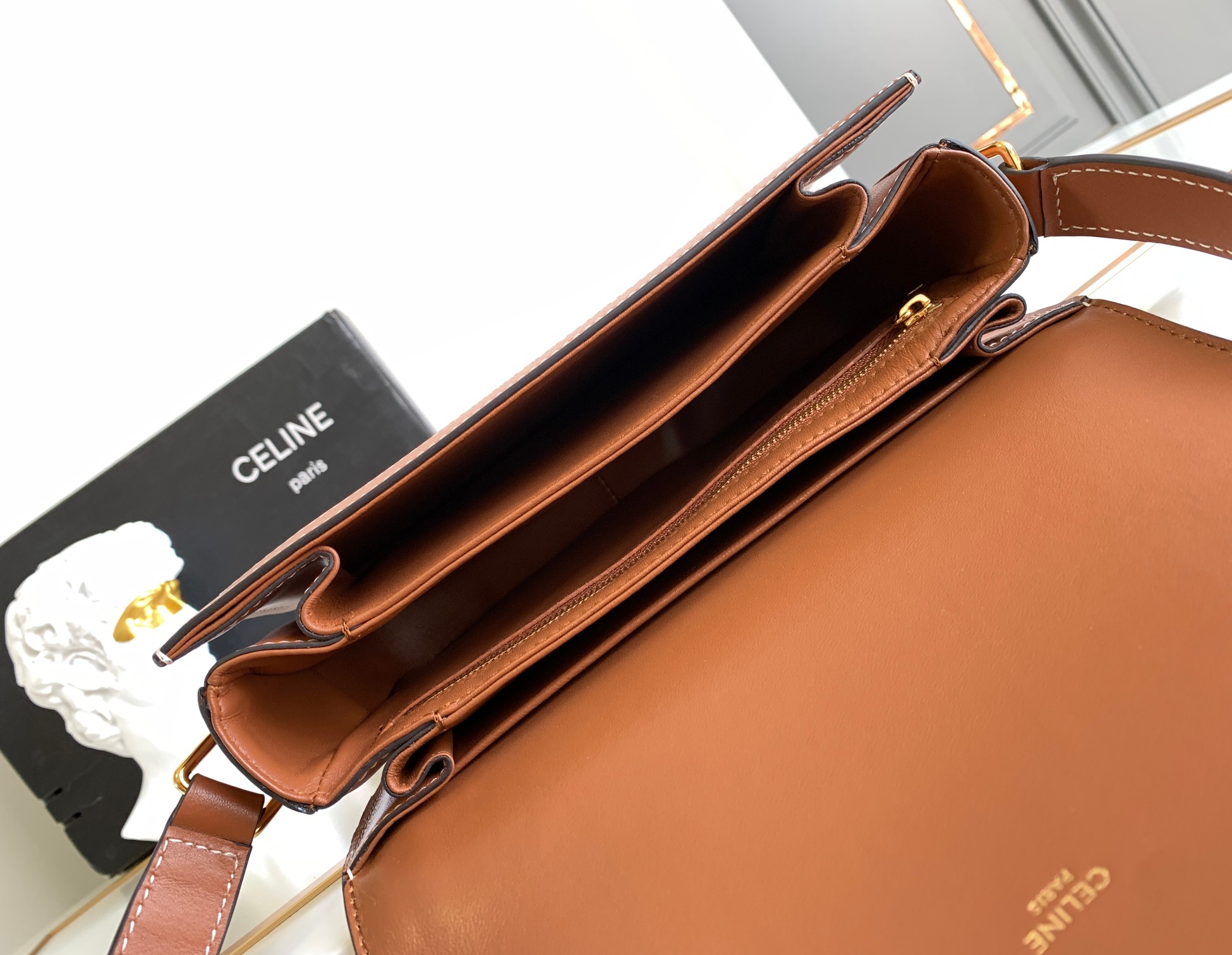 Ce**e classique triomphe bag