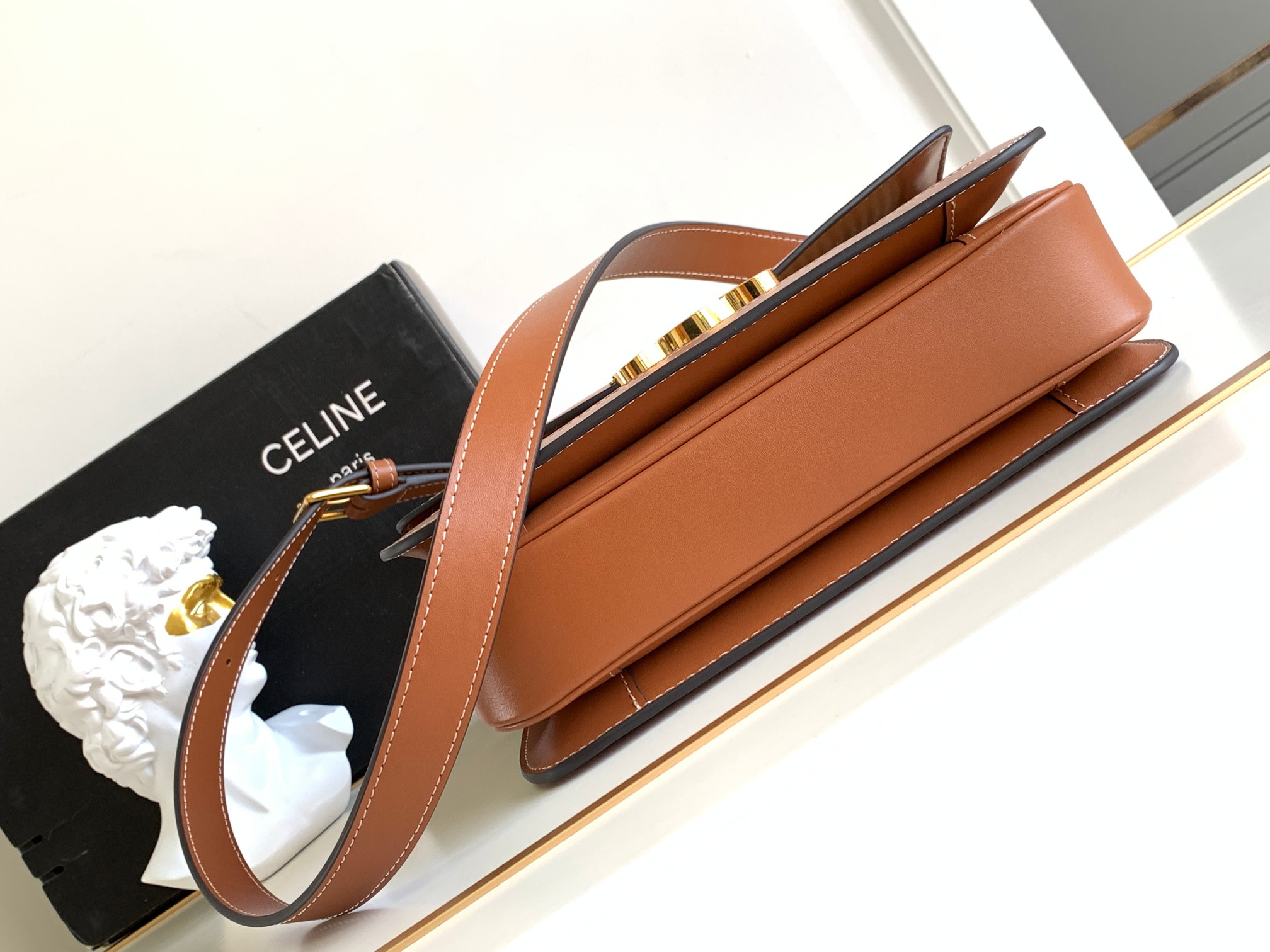 Ce**e classique triomphe bag