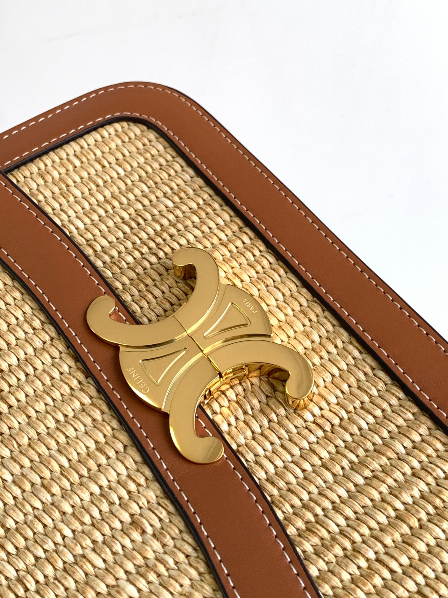 Ce**e classique triomphe bag