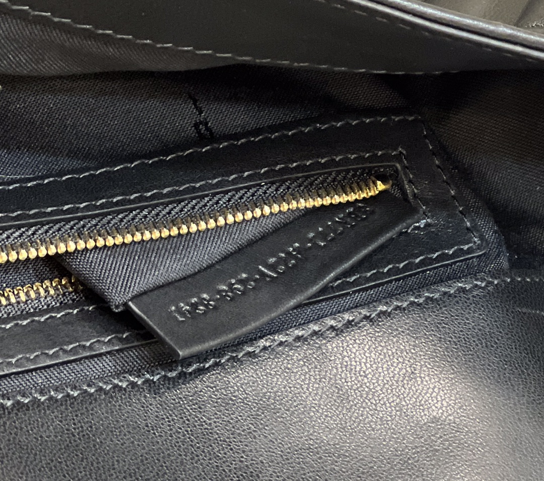 F**di baguette bag
