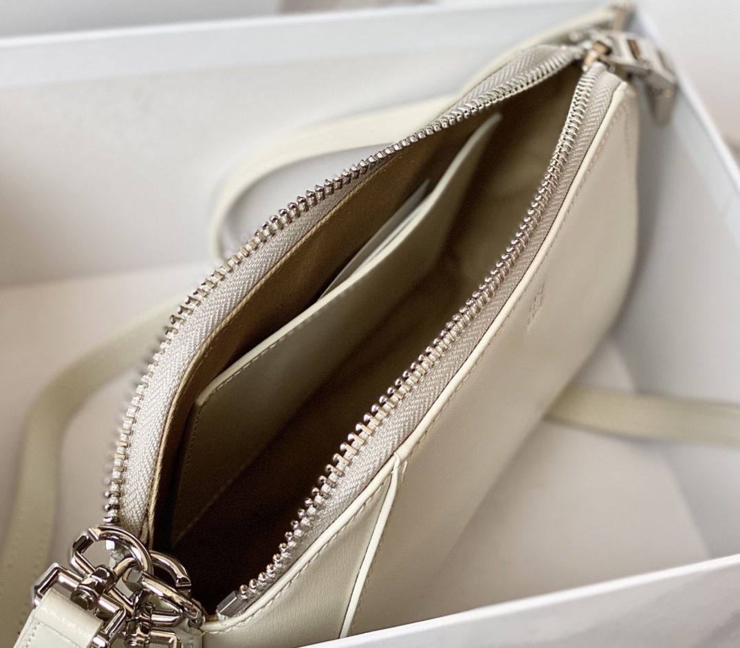 Givenchy XS Antigona Bag