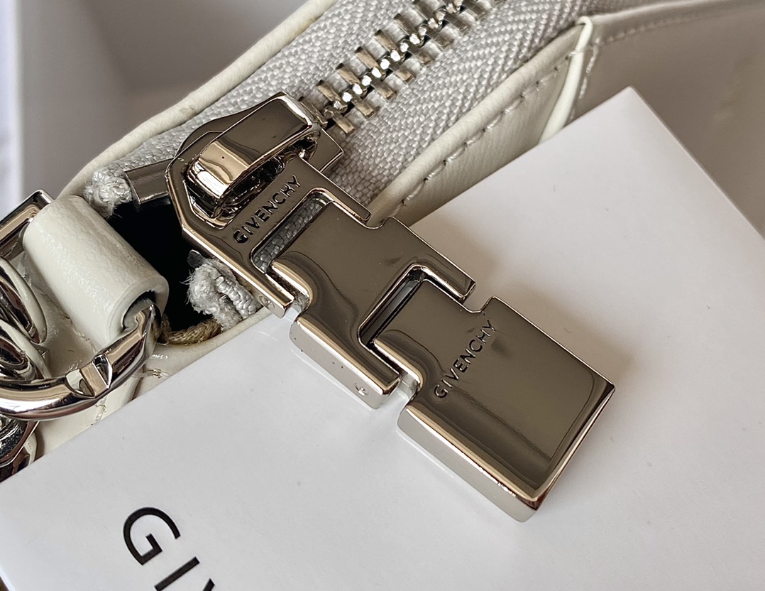 Givenchy XS Antigona Bag