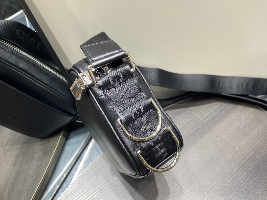 Givenchy G-Essentials Camera Bag