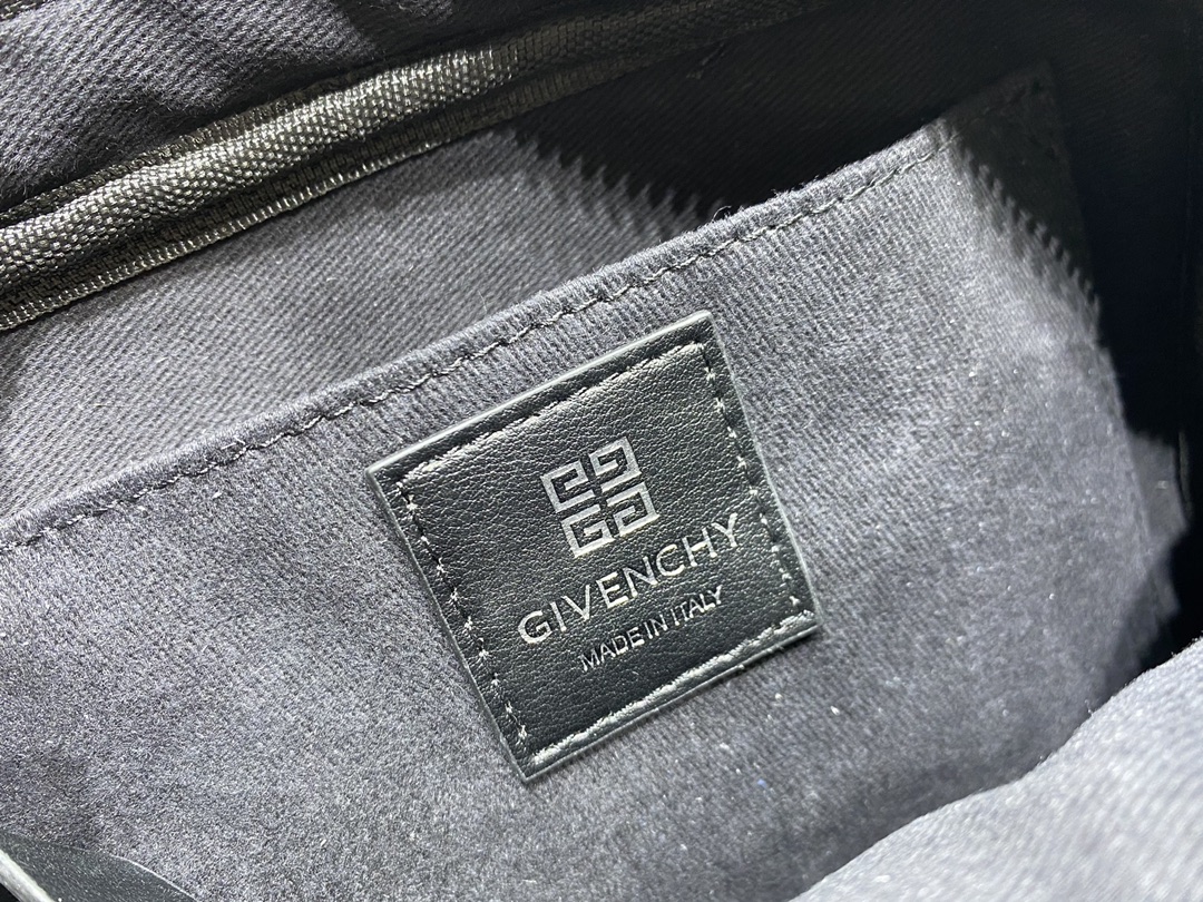 Givenchy G-Essentials Camera Bag