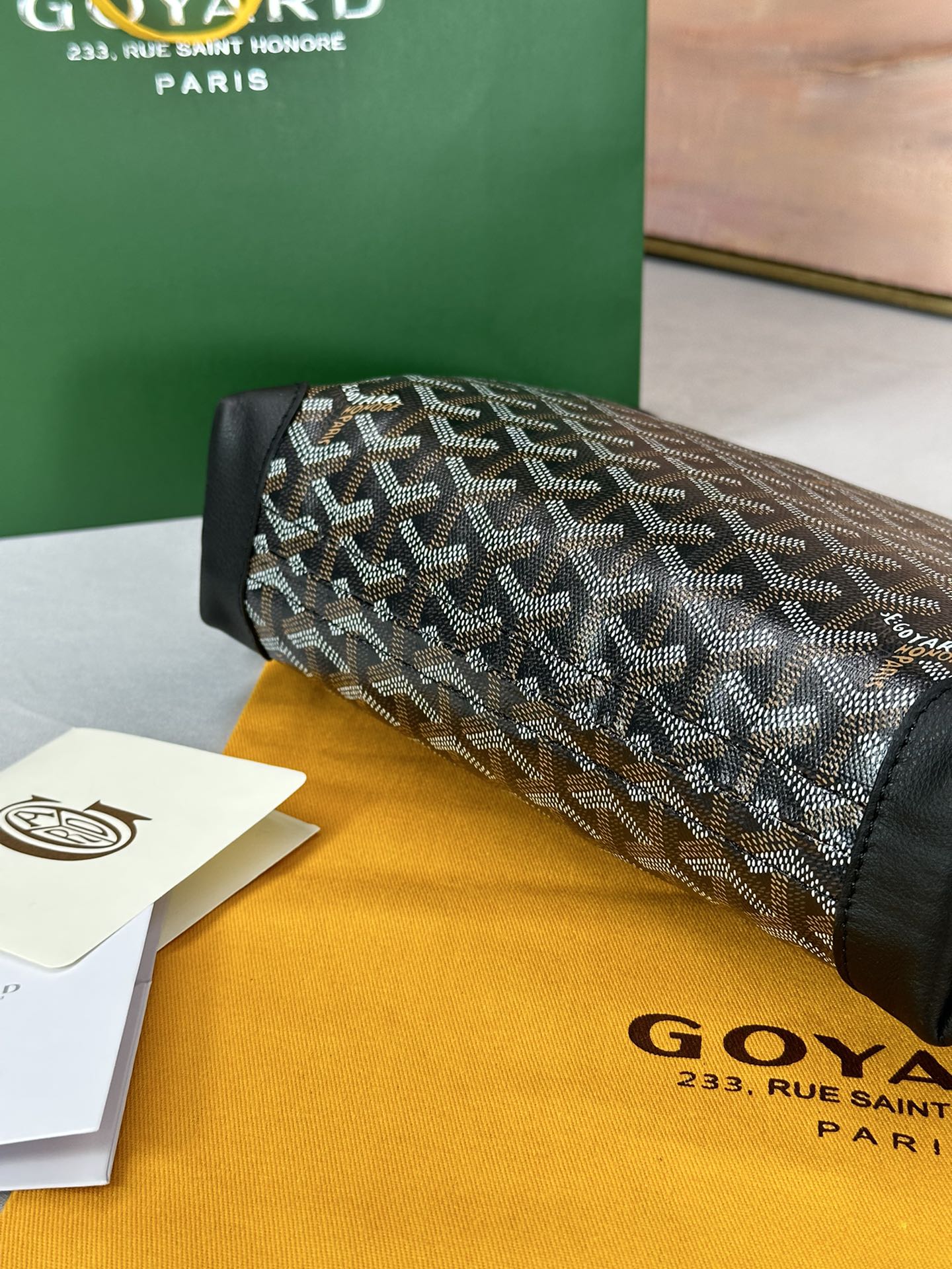 Go*ard conti handbag