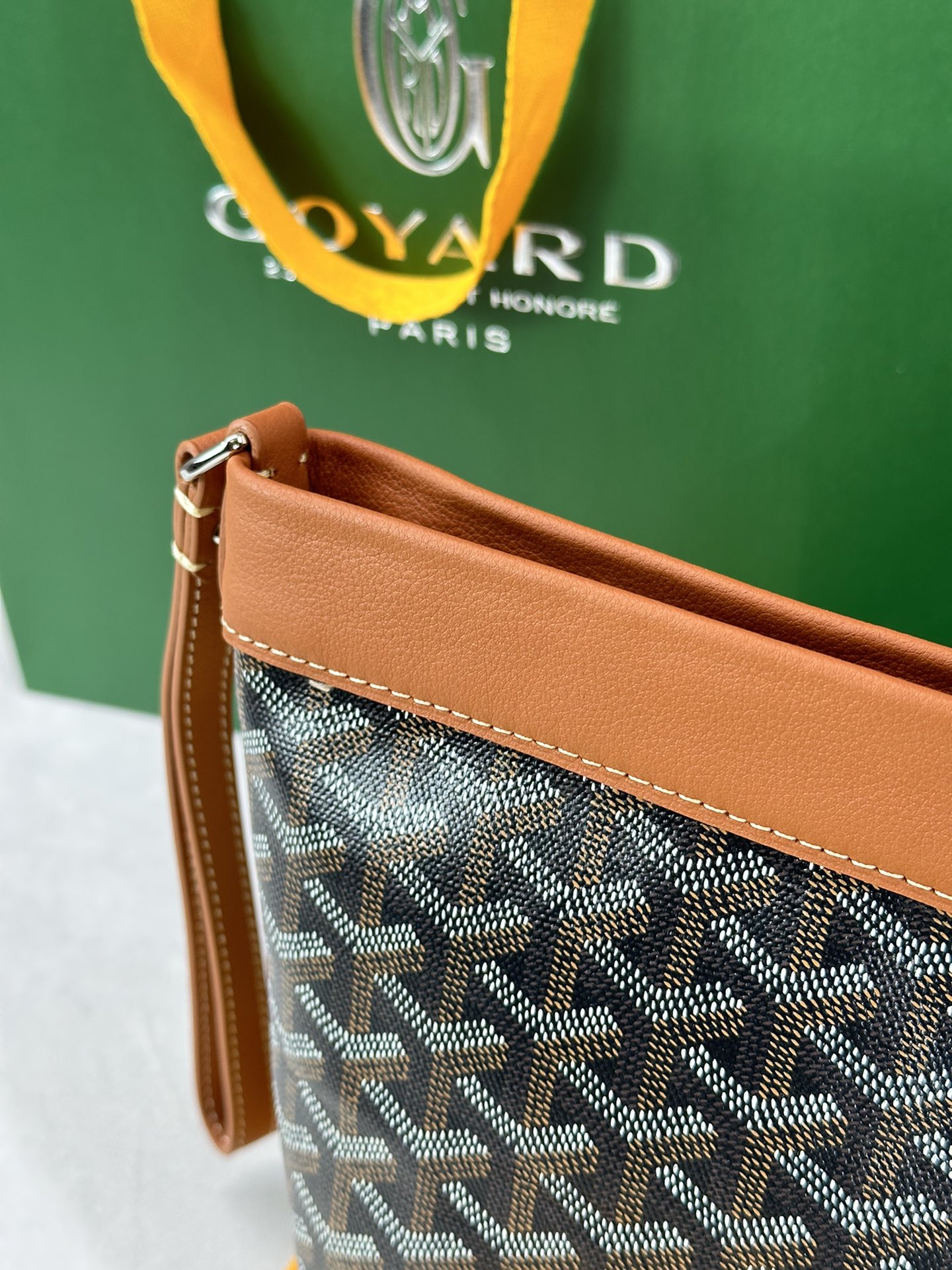 Go*ard conti handbag