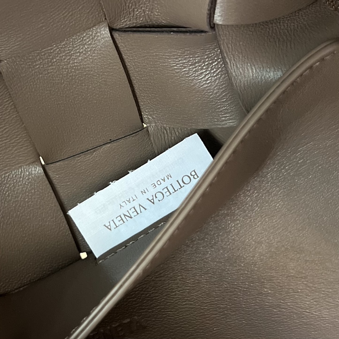 bo*te*ga Ve*ne*ta bv small bowling cassette