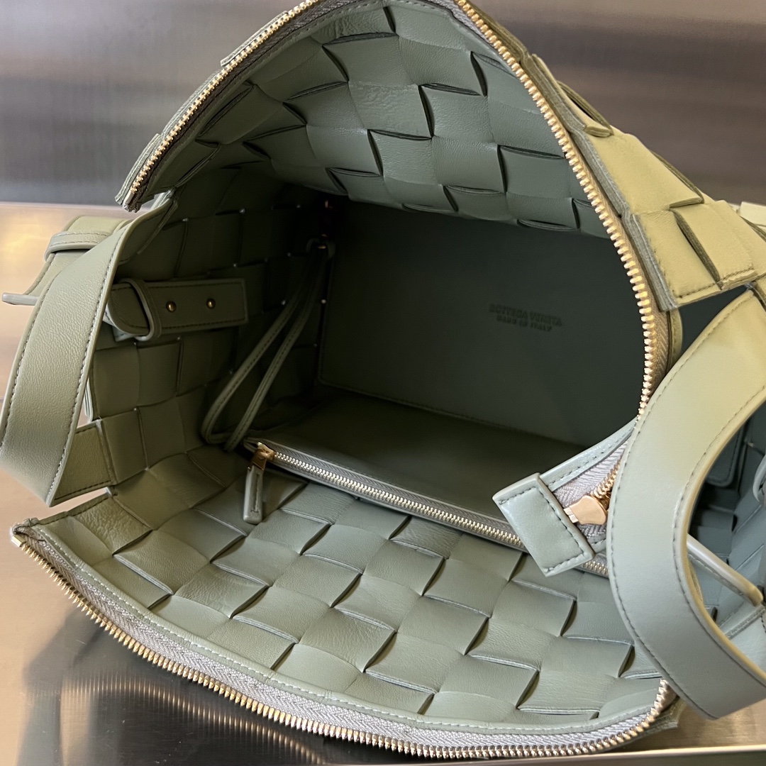 bo*te*ga Ve*ne*ta bv bowling cassette