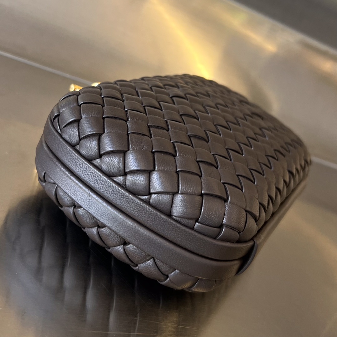 bo*te*ga Ve*ne*ta knot