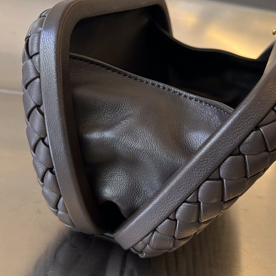 bo*te*ga Ve*ne*ta knot