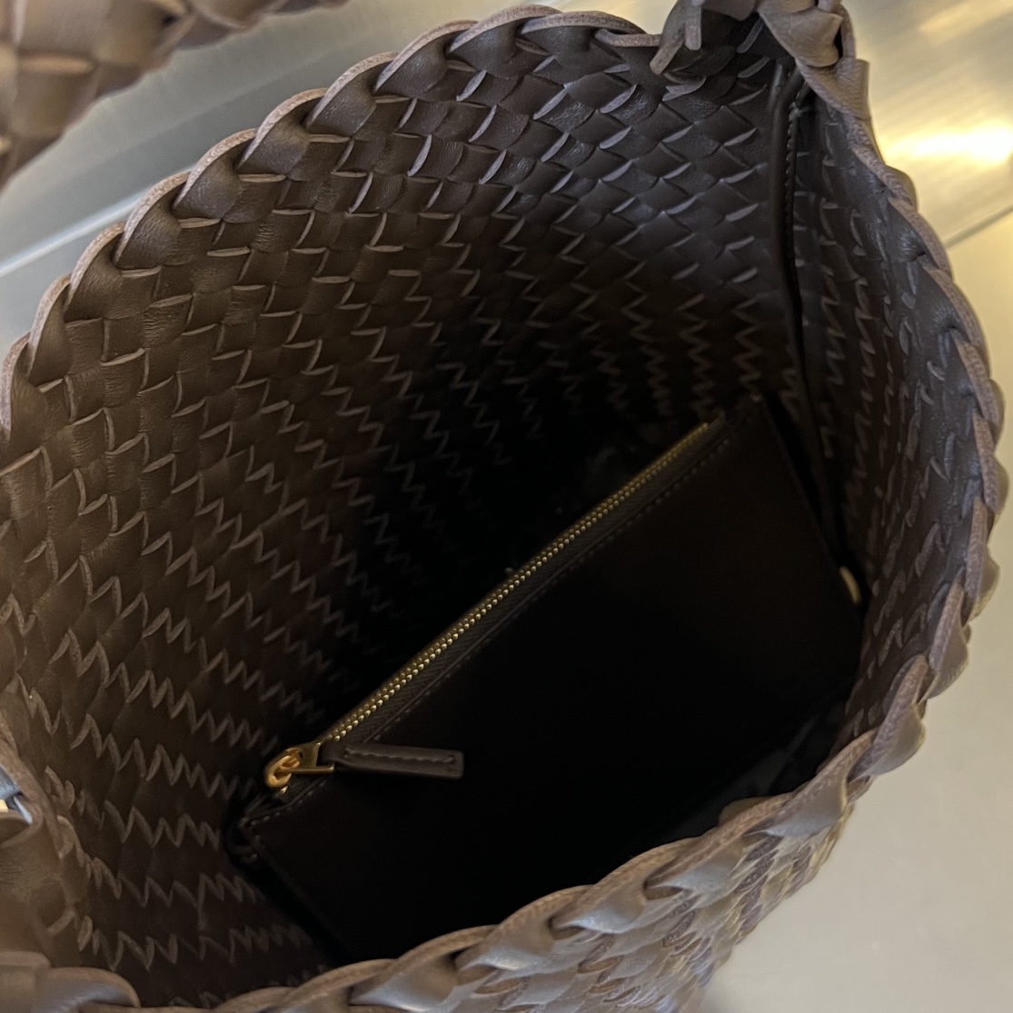 bo*te*ga Ve*ne*ta bv small cabat bucket