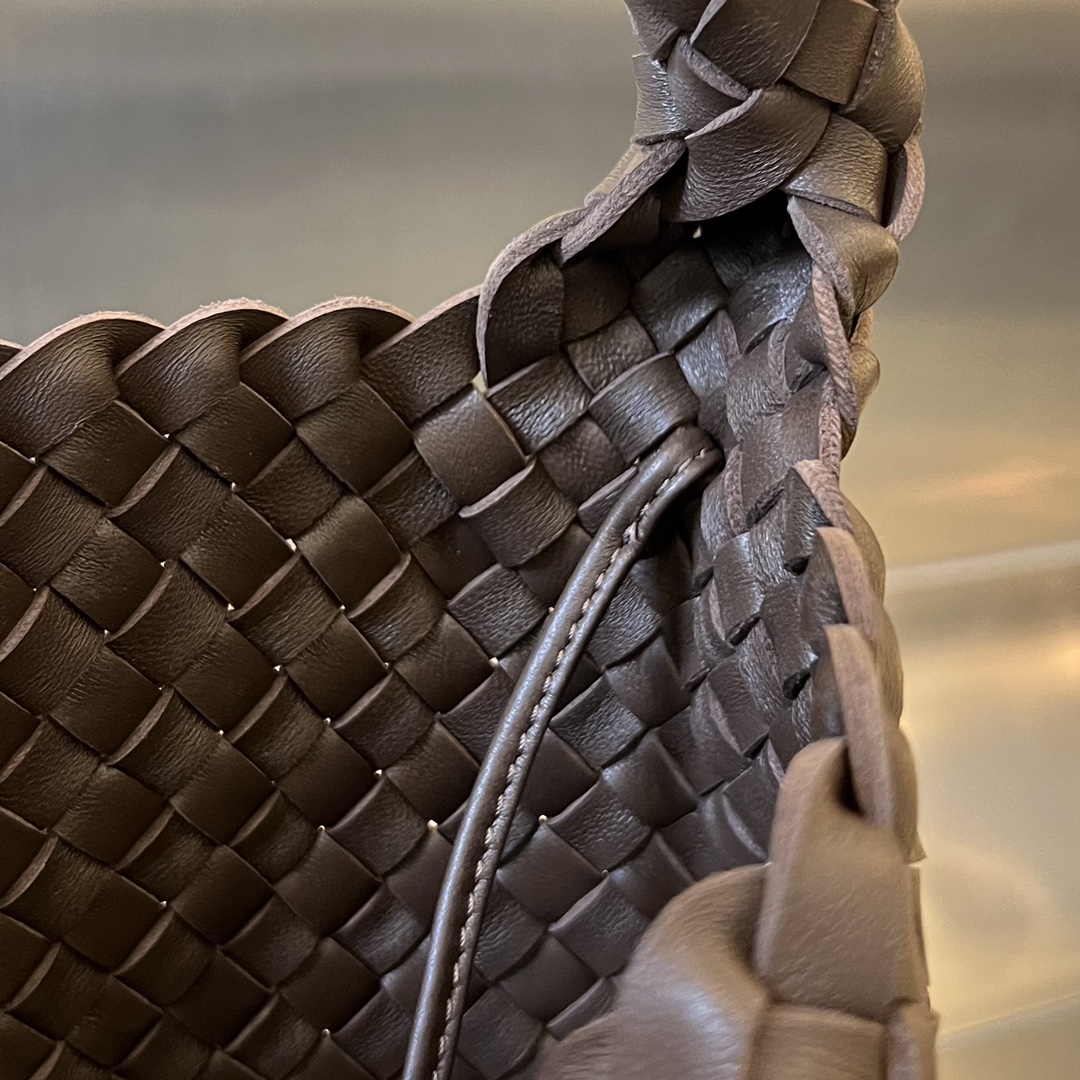 bo*te*ga Ve*ne*ta bv small cabat bucket