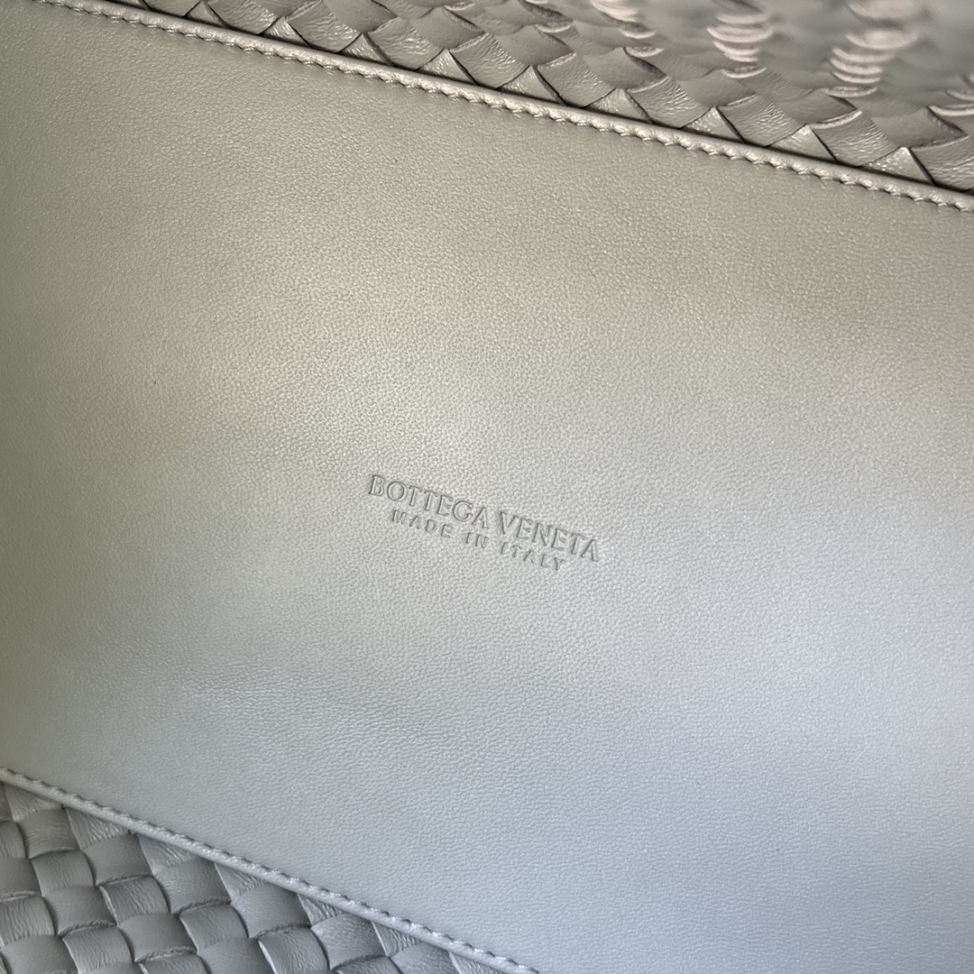 bo*te*ga Ve*ne*ta cabat