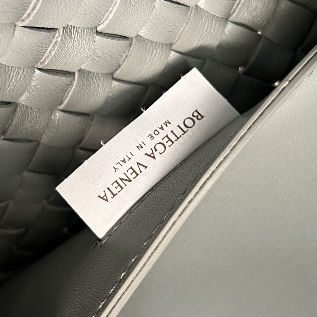 bo*te*ga Ve*ne*ta cabat