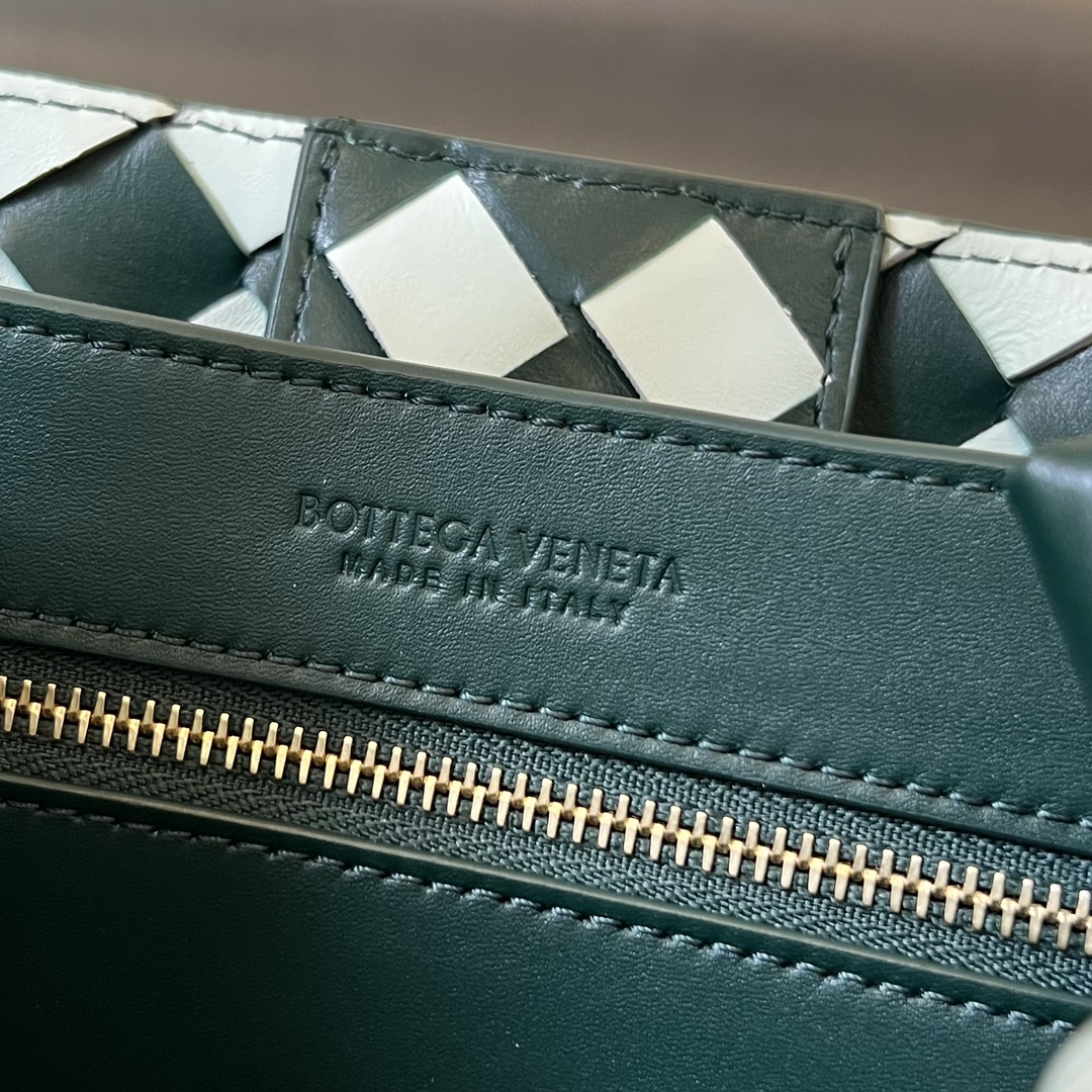 bo*te*ga Ve*ne*ta bv small andiamo