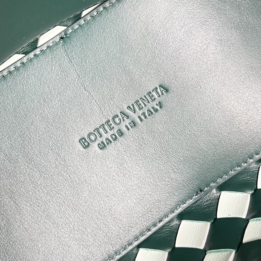 bo*te*ga Ve*ne*ta bv small andiamo