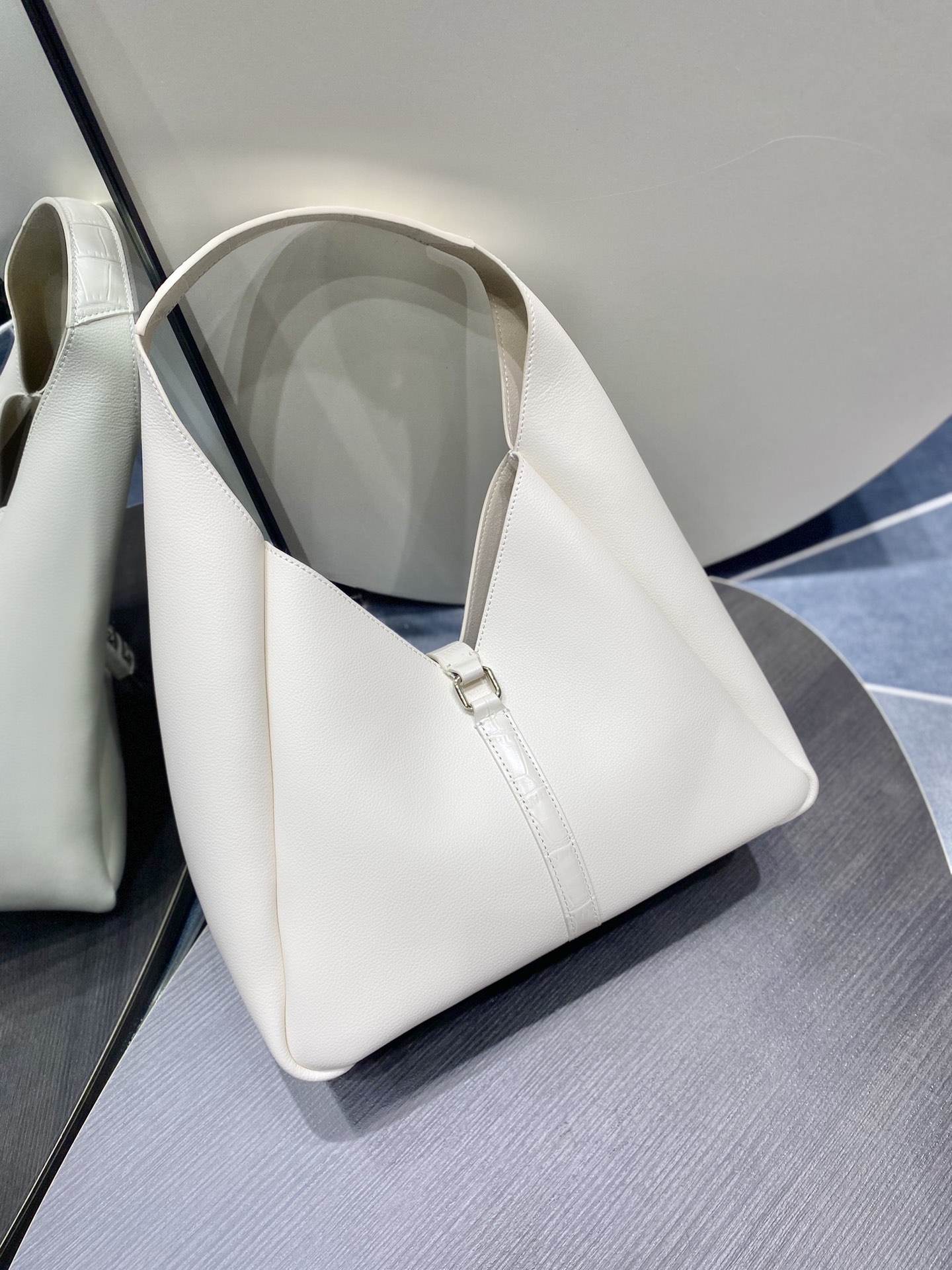 Givenchy G-Hobo Medium