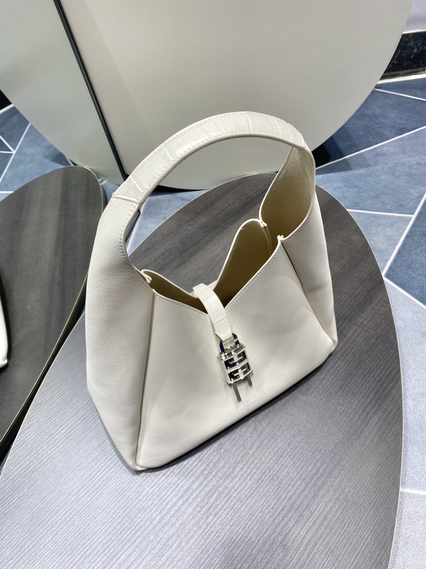Givenchy G-Hobo Medium