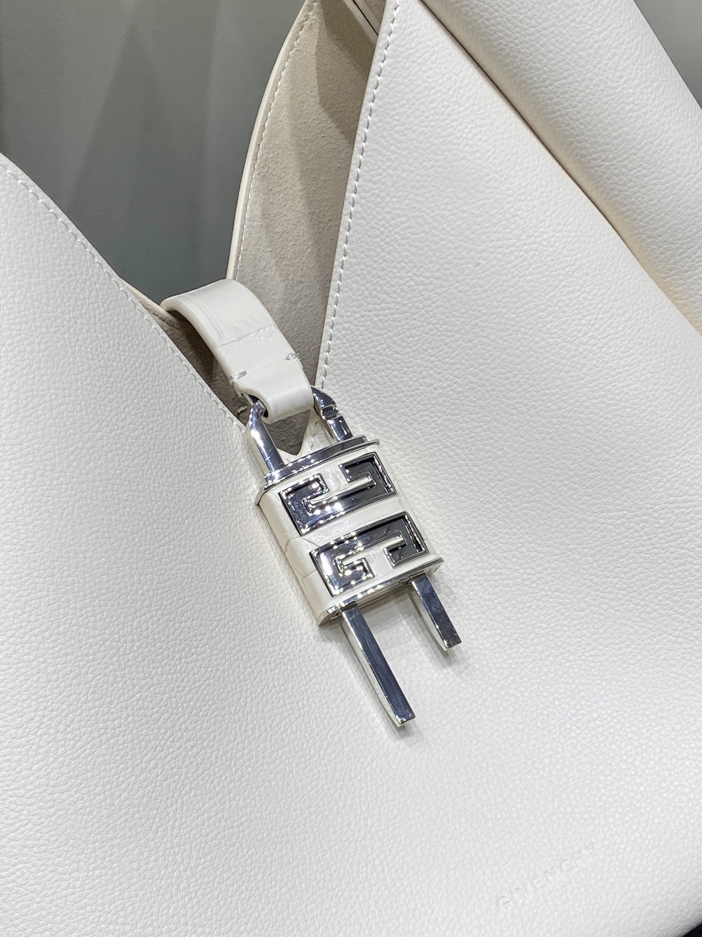 Givenchy G-Hobo Medium