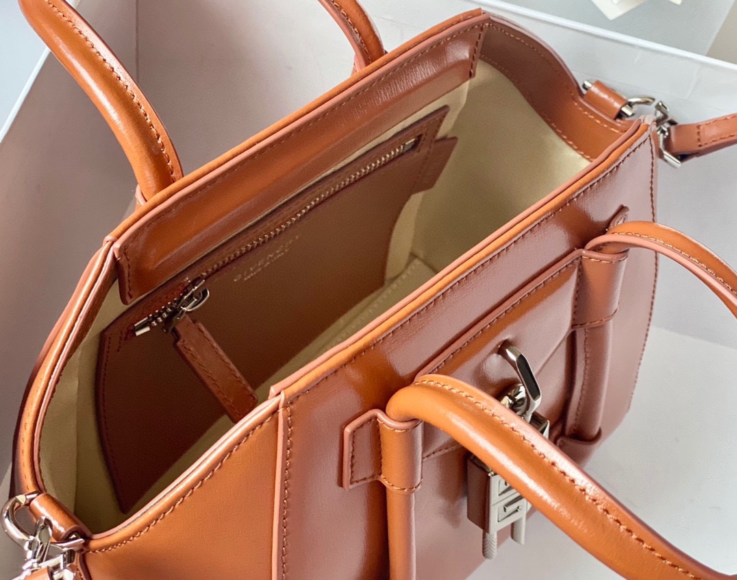 Givenchy Antigona Lock Soft