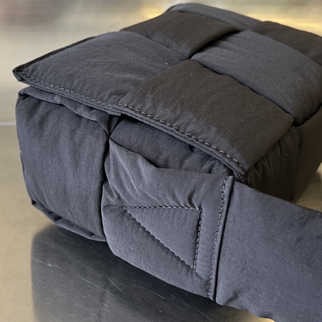 bo*te*ga Ve*ne*ta small padded tech cassette