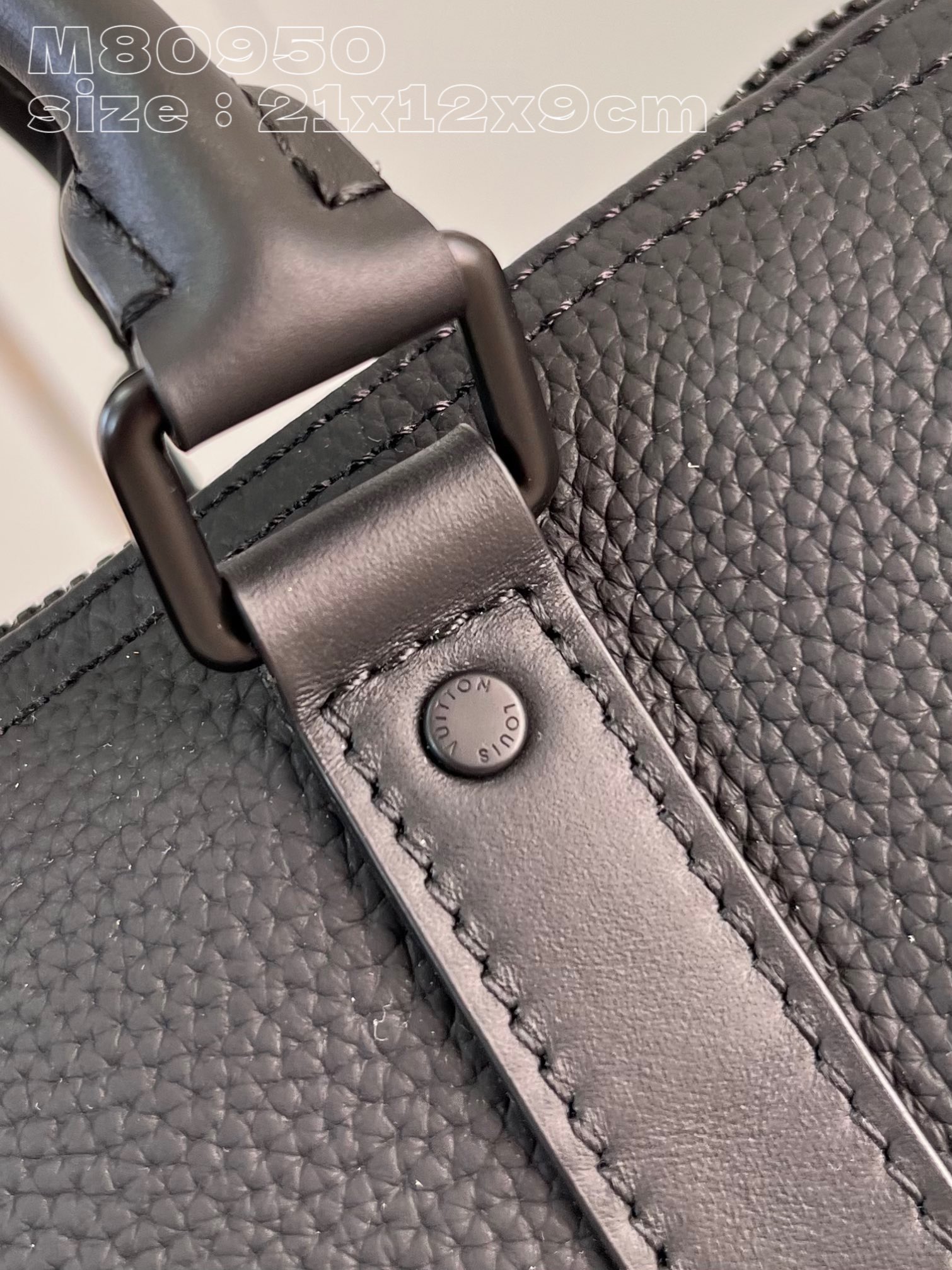 l**is V*t*n keepall xs bag