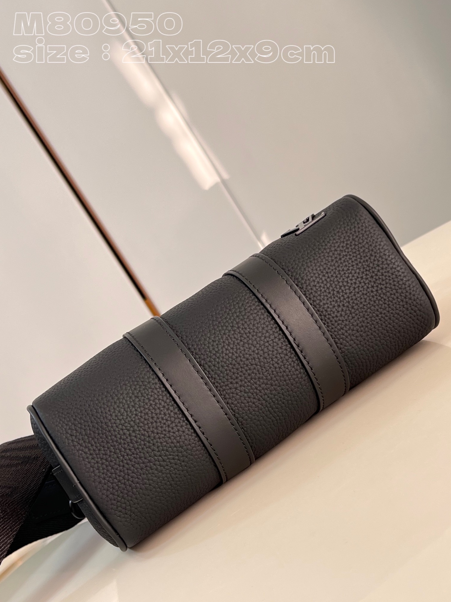 l**is V*t*n keepall xs bag