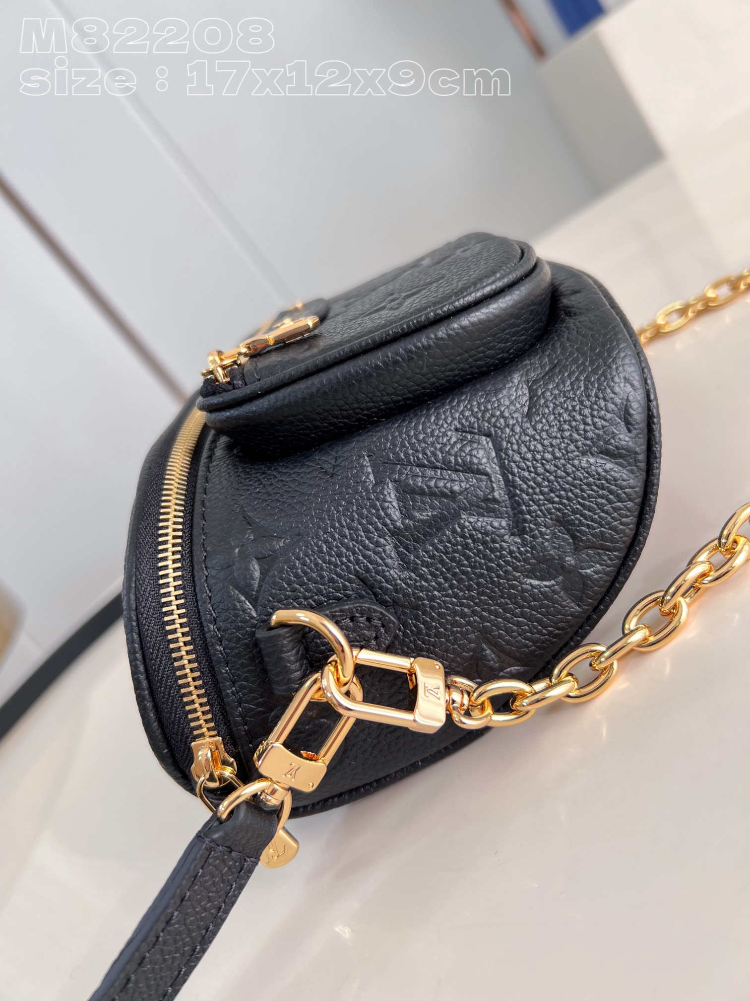l**is V*t*n mini bumbag