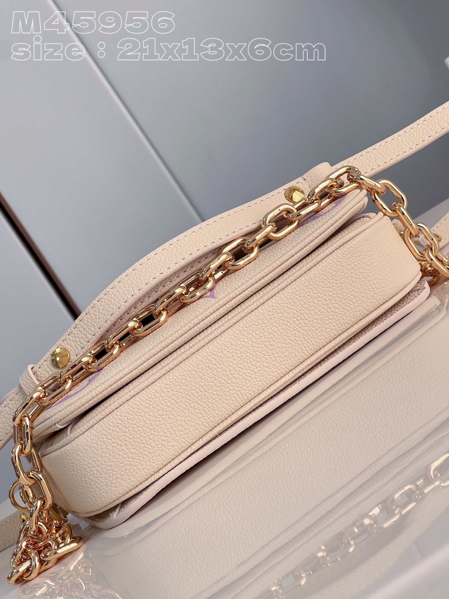 l**is V*t*n pochette métis east west