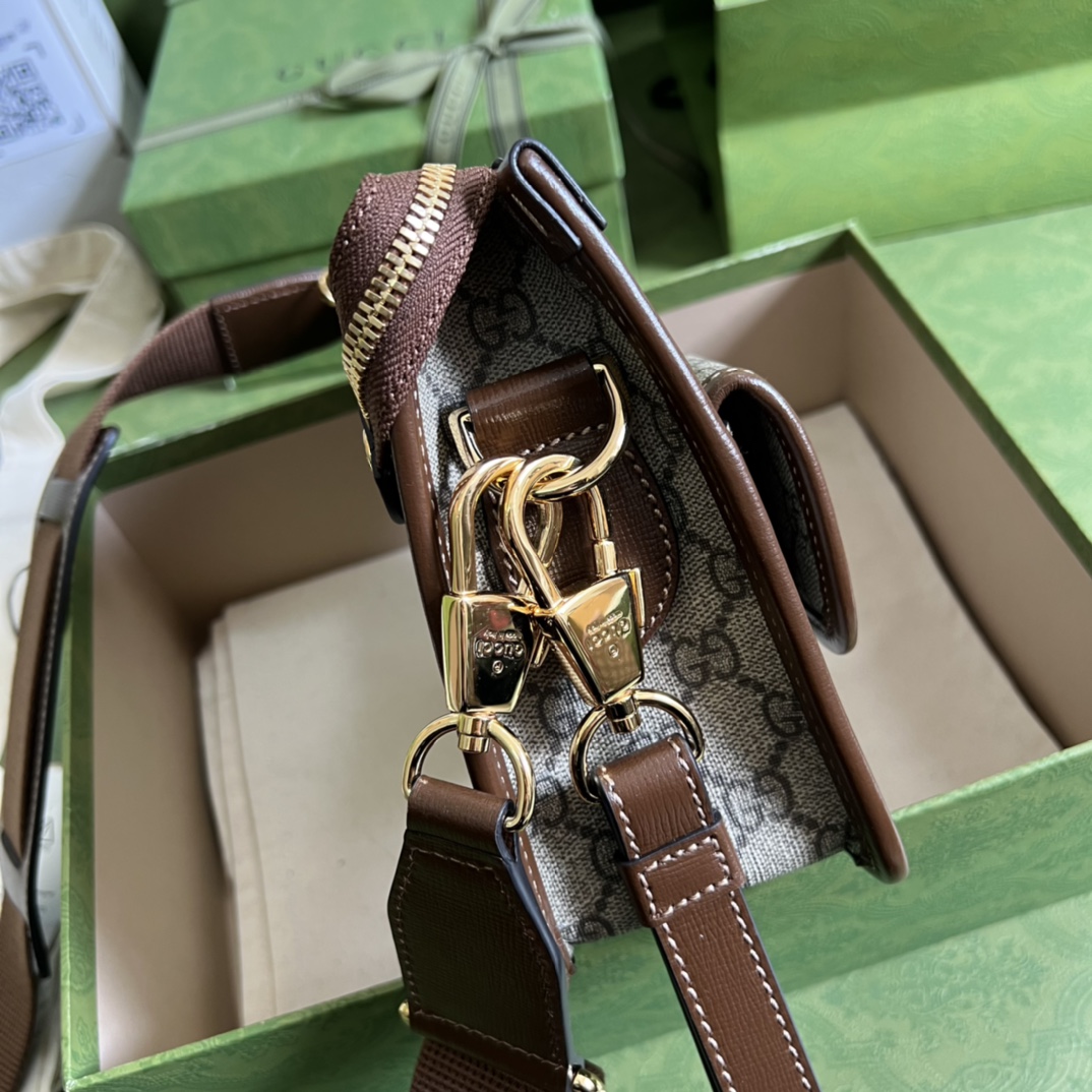 G*u*i messenger bag with interlocking g