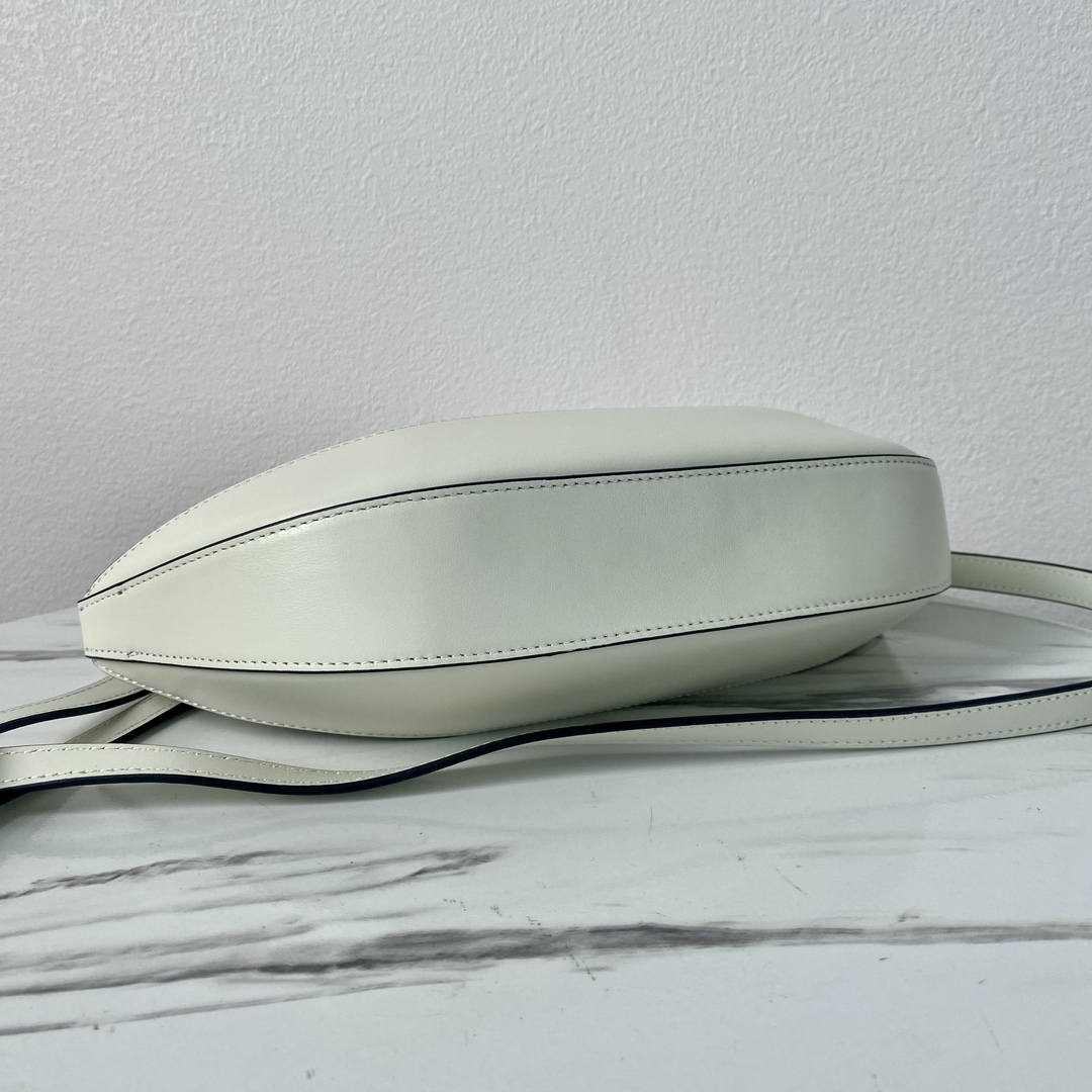 Pra*a medium leather handbag