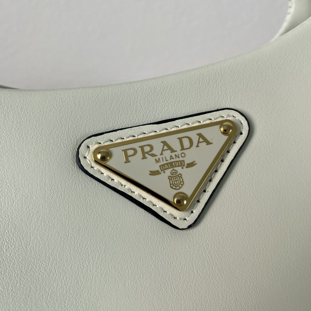 Pra*a medium leather handbag