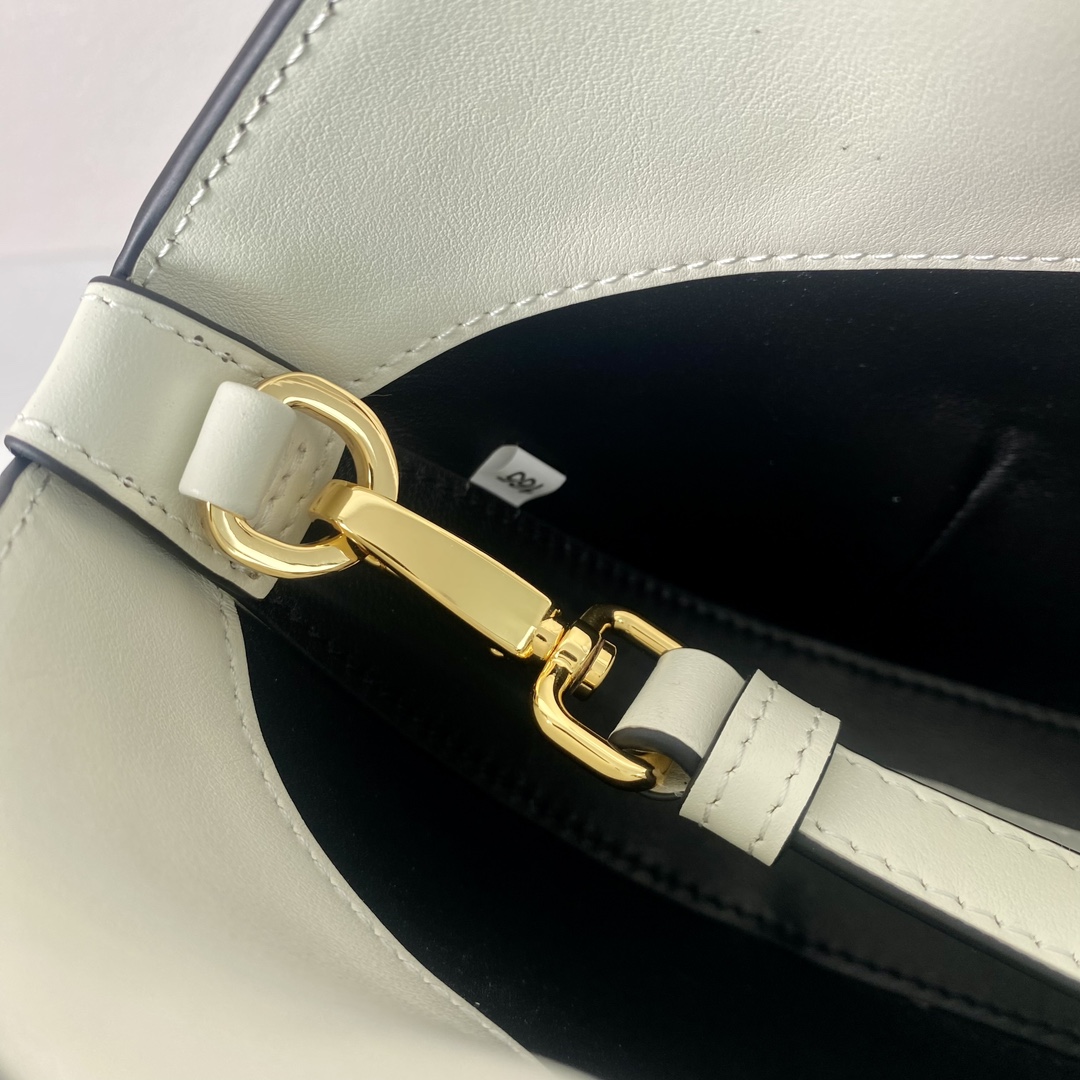 Pra*a medium leather handbag