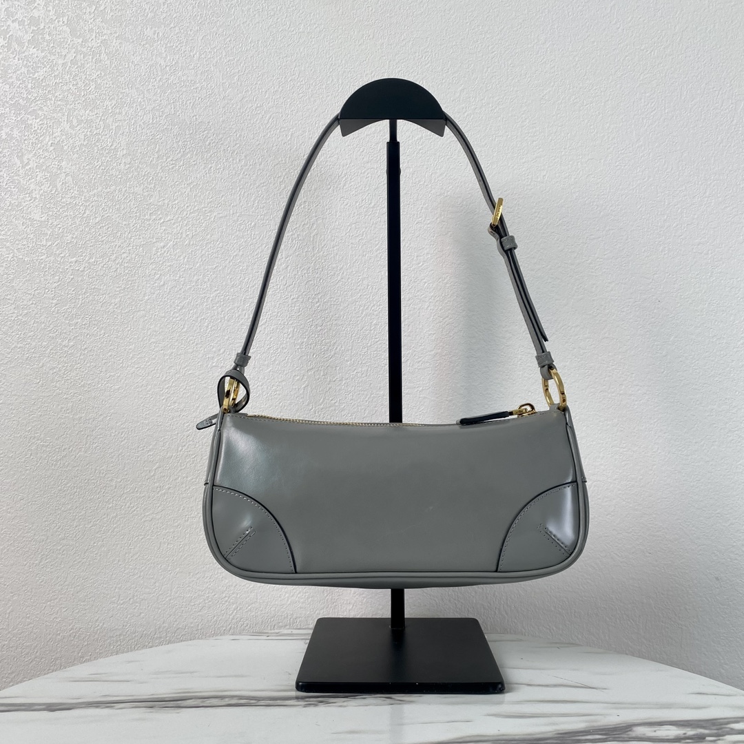 Pra*a re-edition 2002 small leather shoulder bag