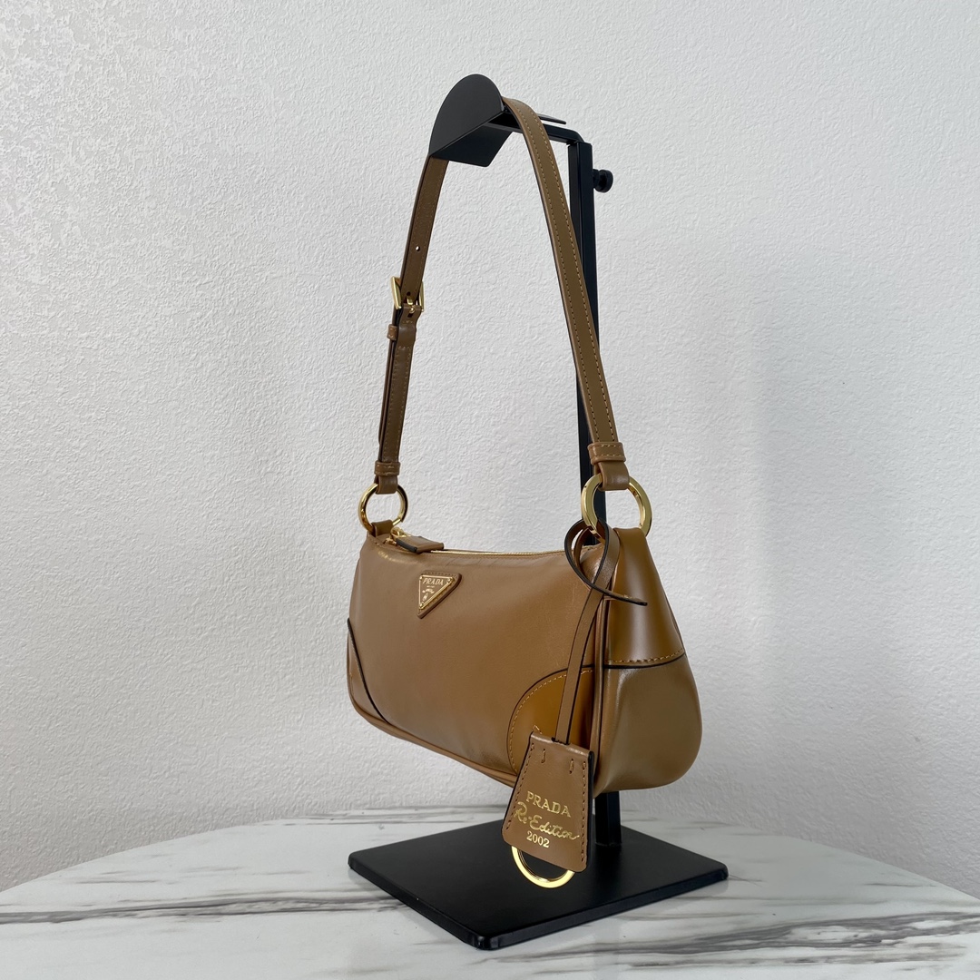 Pra*a re-edition 2002 small leather shoulder bag