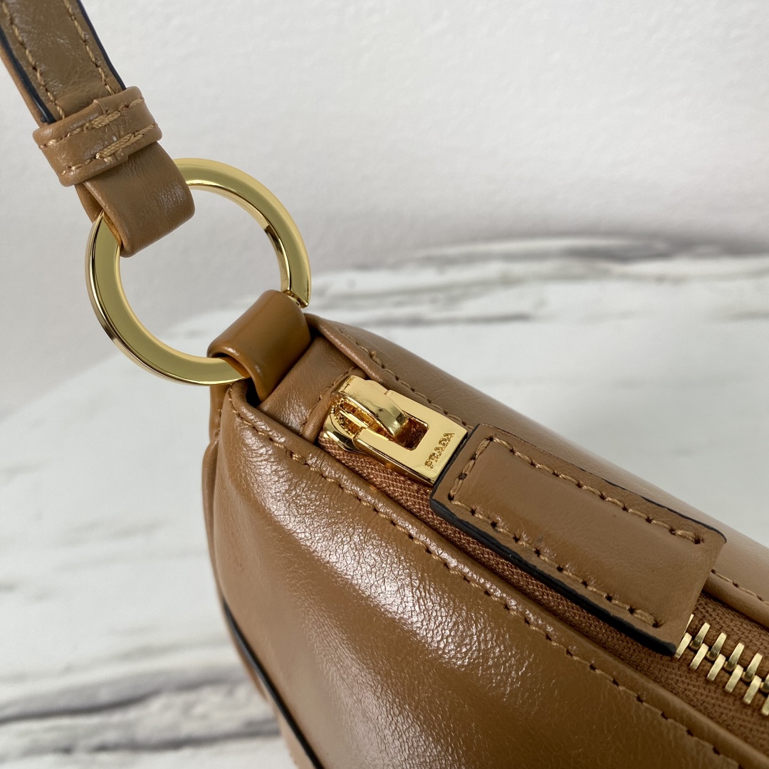 Pra*a re-edition 2002 small leather shoulder bag