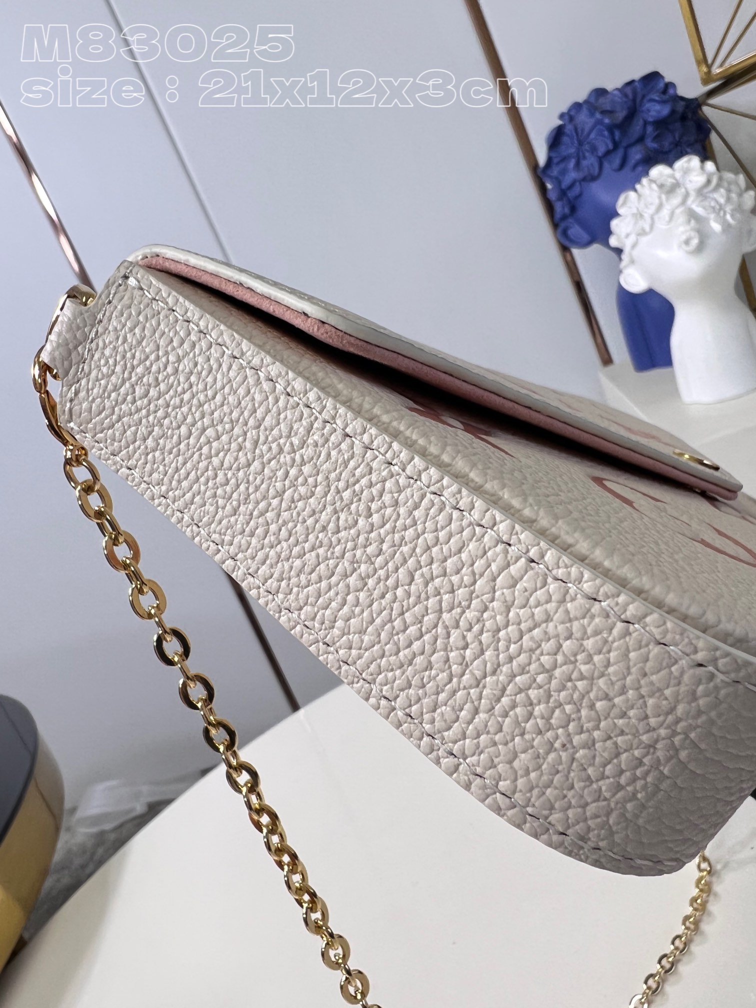 l**is V*t*n félicie pochette