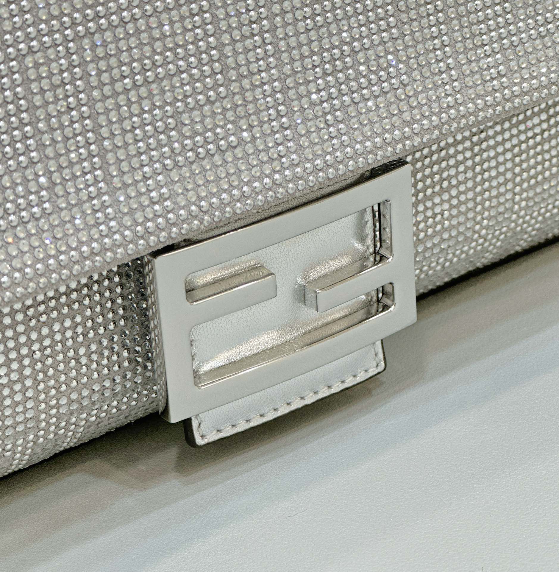 F**di baguette medium bag