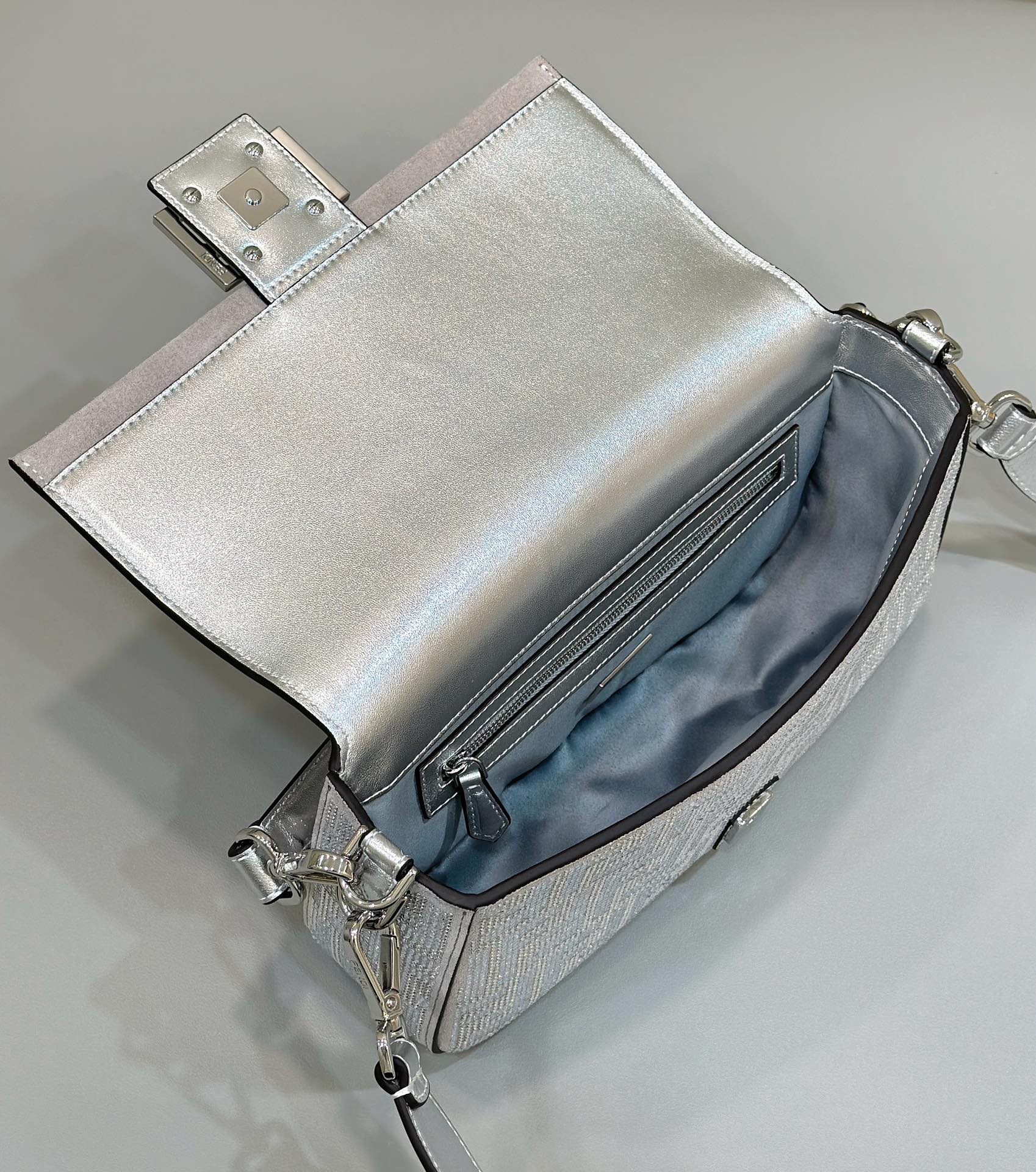 F**di baguette medium bag