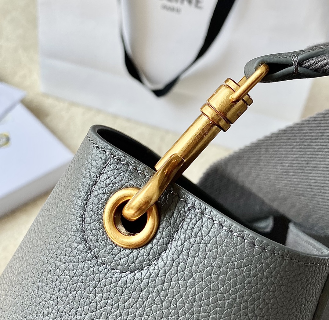 Ce**e sangle bucket bag