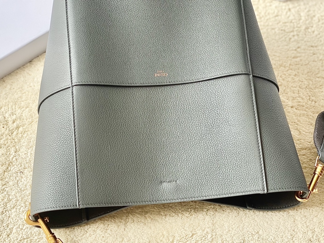 Ce**e sangle bucket bag