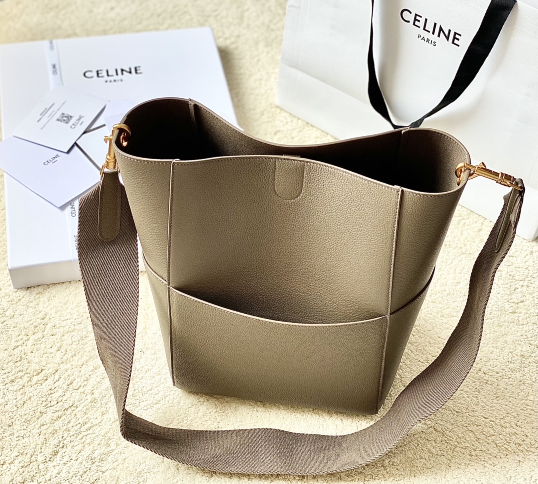 Ce**e sangle bucket bag